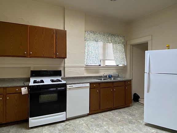 4th image of 3069 N Central Park Ave #2R