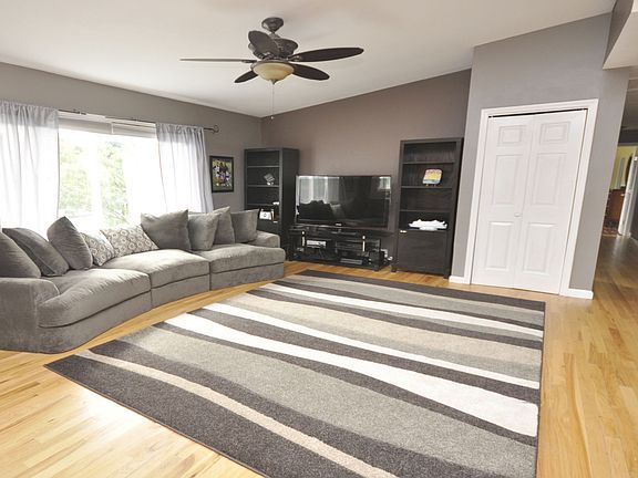 3rd image of 6 Kyleigh Ln