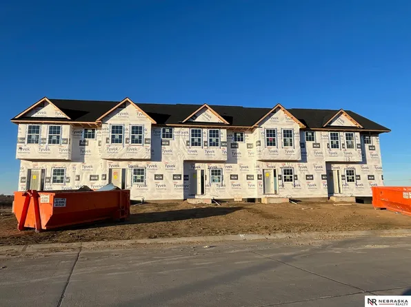 4639 Leawood Ct, Papillion, NE 68133