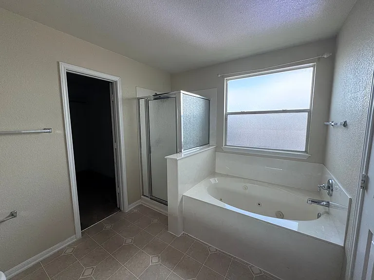2201 Riley Dr — Photo 27