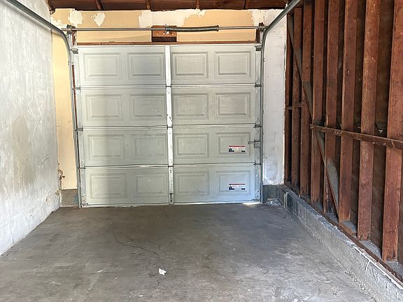 3rd image of 294 E Alexander Ave