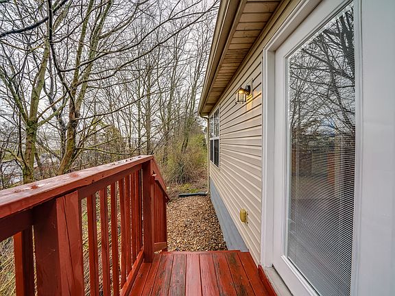 5th image of 513 Sanders Dr