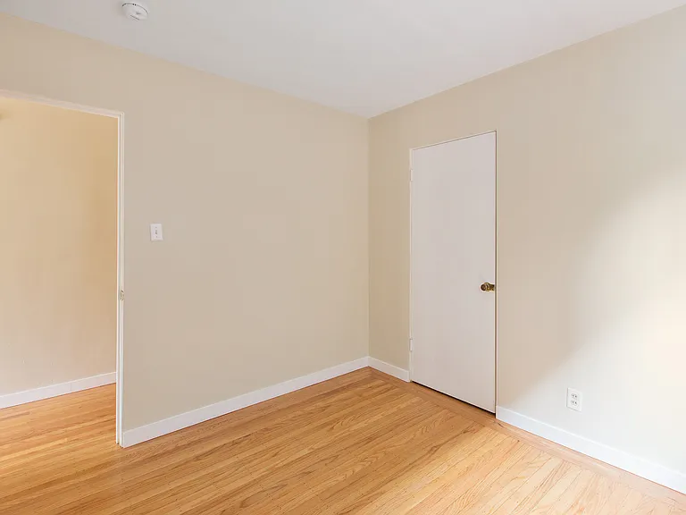 2317 Hearst Ave — Photo 10