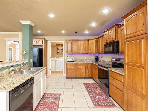 4th image of 1843 N Fallbrook Way