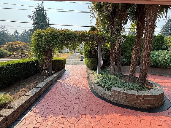 4th image of 18736 53rd Ave NE #A