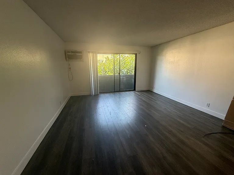1420 North Mansfield Avenue - 205 — Photo 14