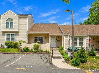 402 Lakeview Dr UNIT 402, Southington, CT 06489