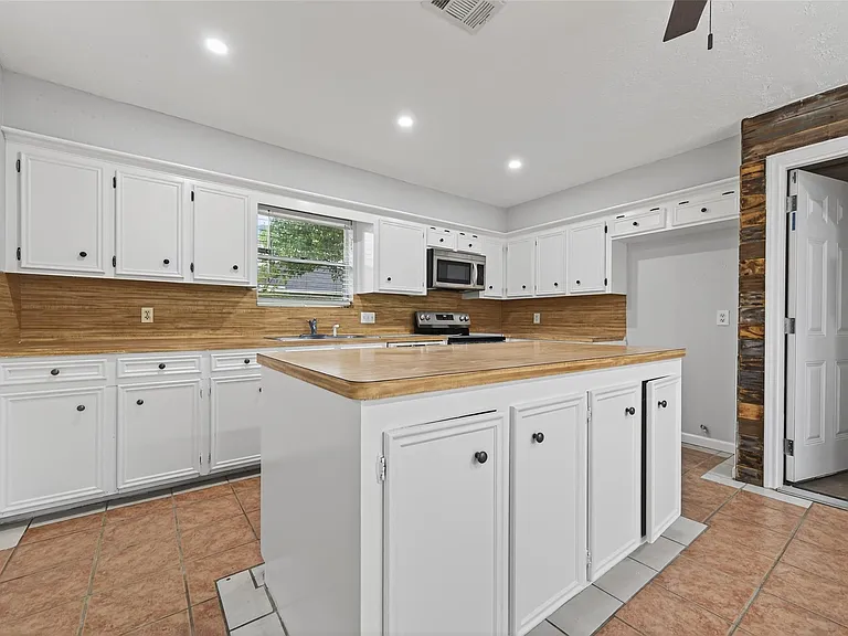 6102 Crakston St — Photo 15
