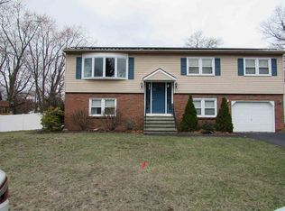 23 Wilshire Dr, Albany, NY 12205