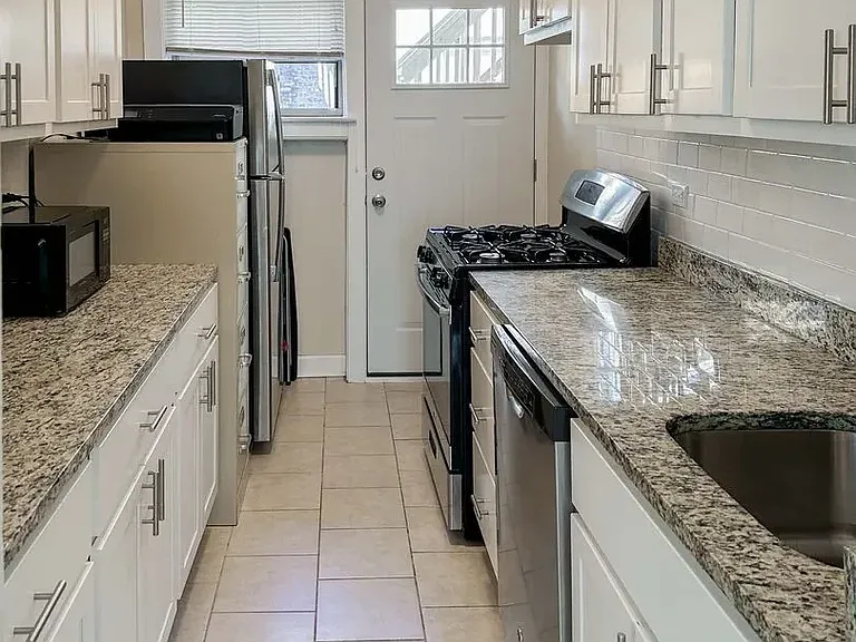 1912 W Winona St #2 — Photo 6