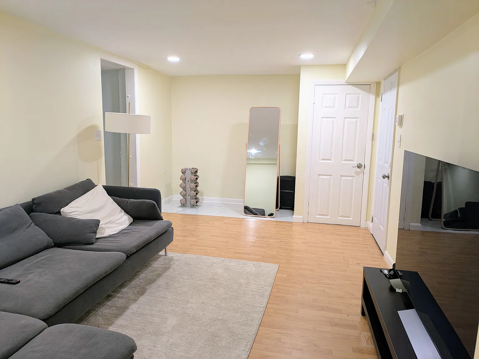 3 bed, 900 sqft, $3,390 — Photo 2