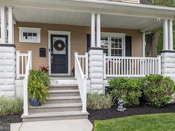 4th image of 1116 Elm Ave