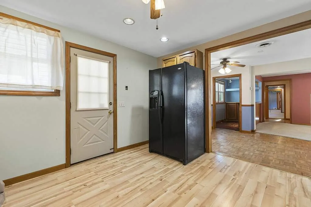 Building Photo - 6808 W Forest Preserve Dr