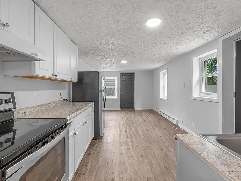 90 Everett St #2 — Photo 6