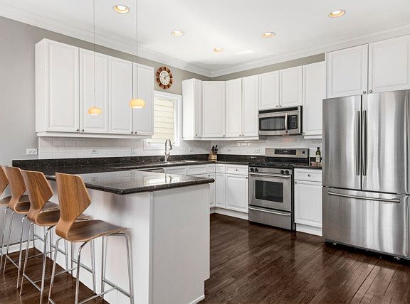 5th image of 4023 N Oakley Ave