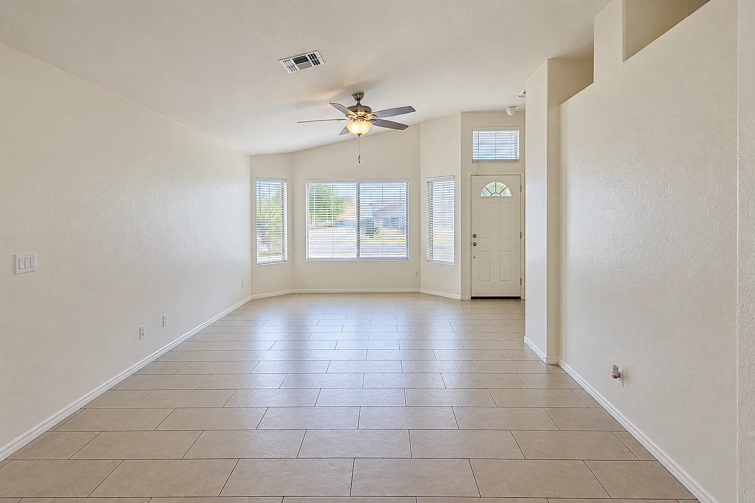 4 bed, 1846 sqft, $2,200 — Photo 3
