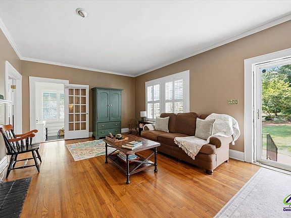 4th image of 425 Ashley Pl
