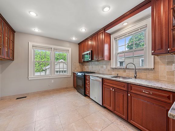 3rd image of 78 Kensington Ave