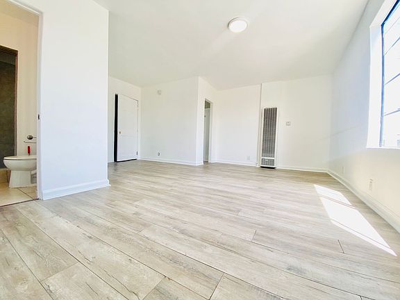 2nd image of 3551-3557 S Western Ave #2