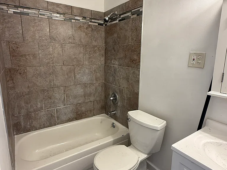 448 Amherst St #4 — Photo 6