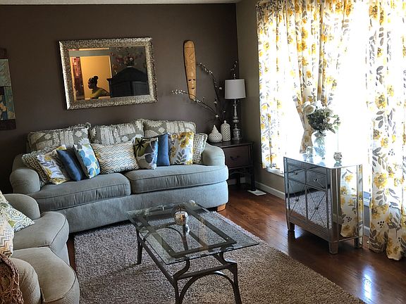2nd image of 2805 Radcliffe Dr