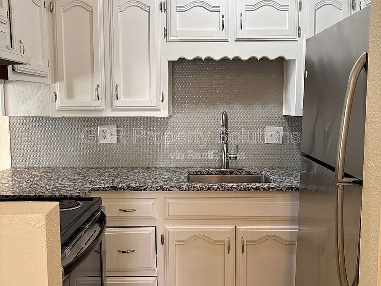 1116 Coal Ave SW #10 — Photo 11