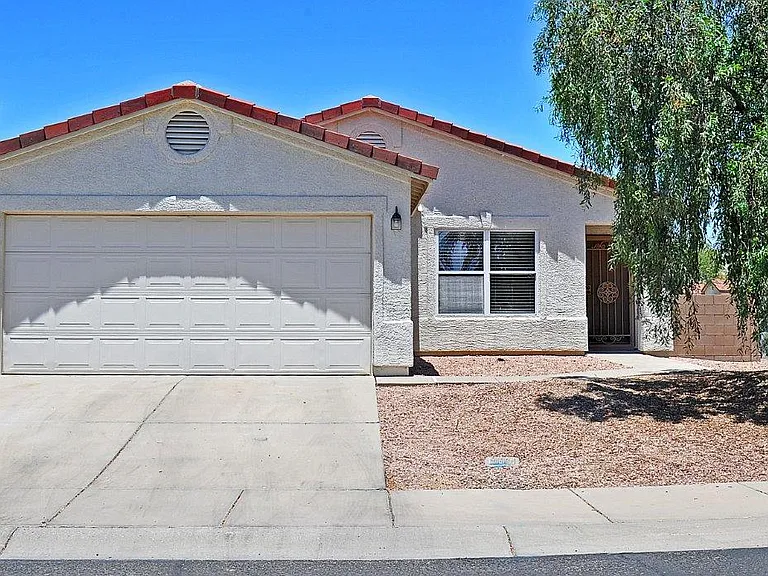 7740 W Oak Stream Rd — Photo 1