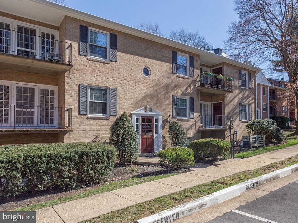 1st image of 3901 Lyndhurst Dr APT 103