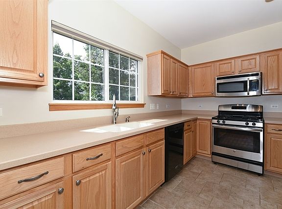 4th image of 280 Southwicke Dr
