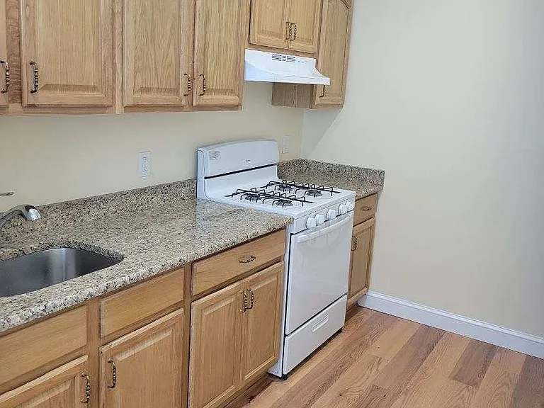1019 Pine Ave #1B — Photo 7