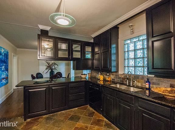 5th image of 417 W Avenue D