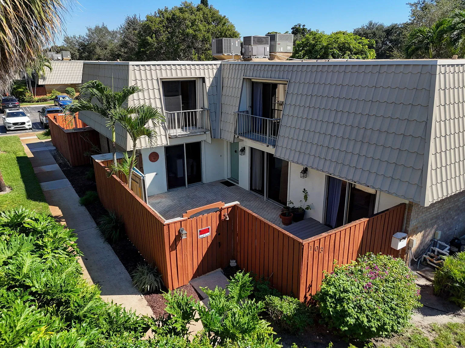 1700 Embassy Dr — Photo 3