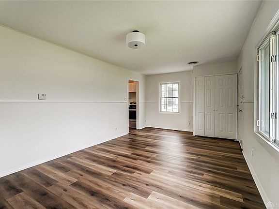 4th image of 252 Curtiss Wright Blvd