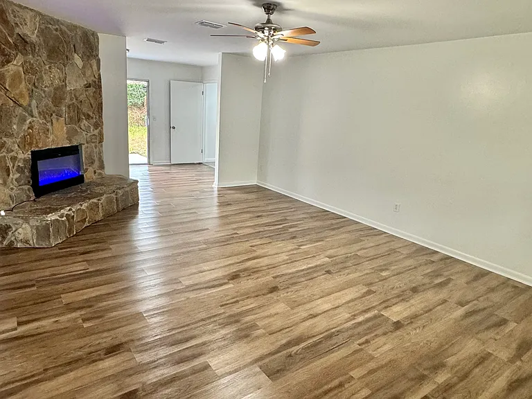 2045 Derringer Rd — Photo 3
