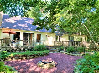 1136 Sandy Ln, Tobyhanna, PA 18466