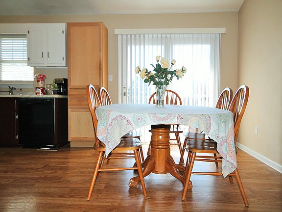 5th image of 6036 Village Ln