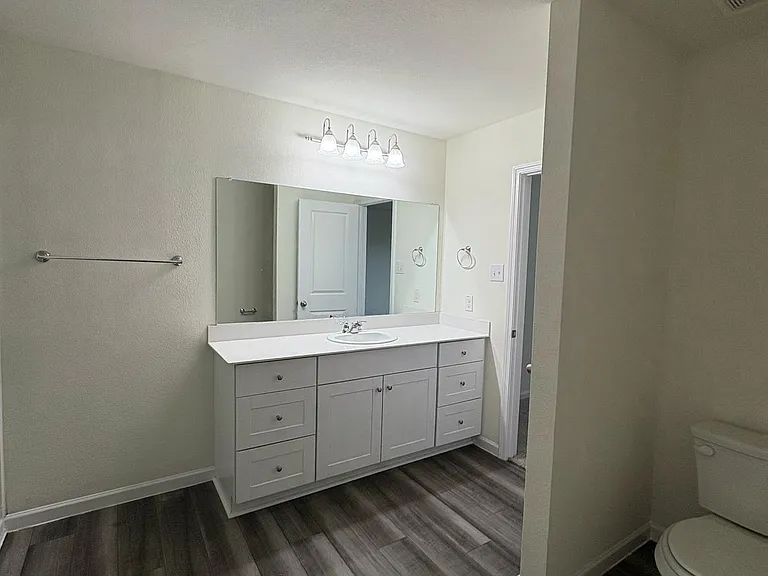408 Forest St — Photo 11