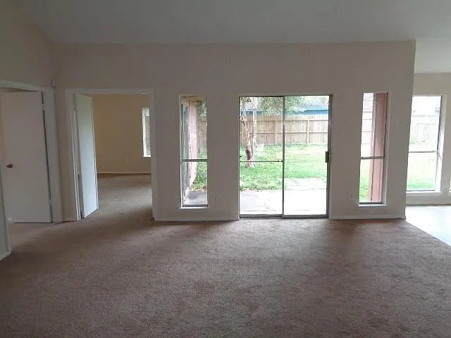 10211 Golden Sunshine Dr — Photo 9