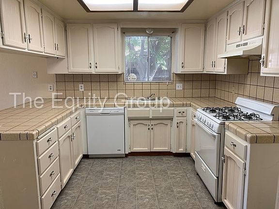 3rd image of 136 E Cherry Ave