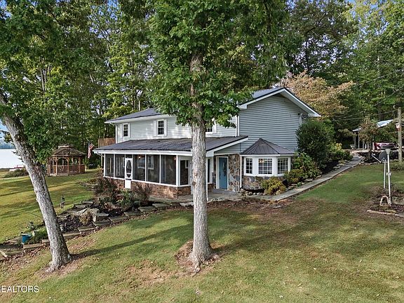 5th image of 200 Emerald Cove Ln