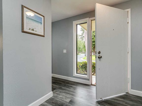 3rd image of 627 Deerhunter Ln