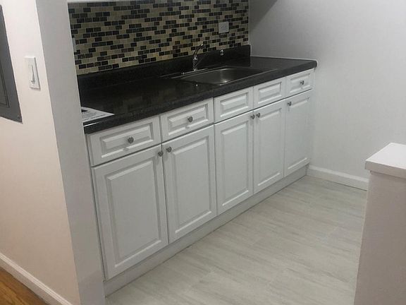 5th image of 1008 Evergreen Ave #1