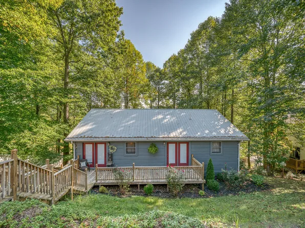 338 Cawood Ct, Big Stone Gap, VA 24219