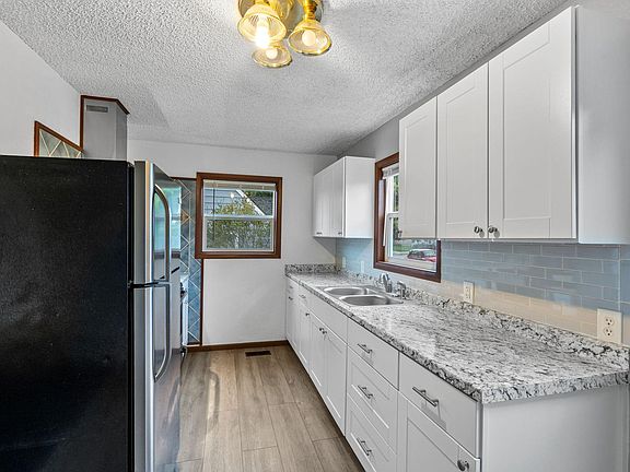 5th image of 1302 E Rockwell Ave