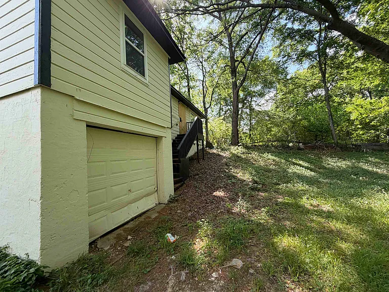 8 E Brooks Rd — Photo 4