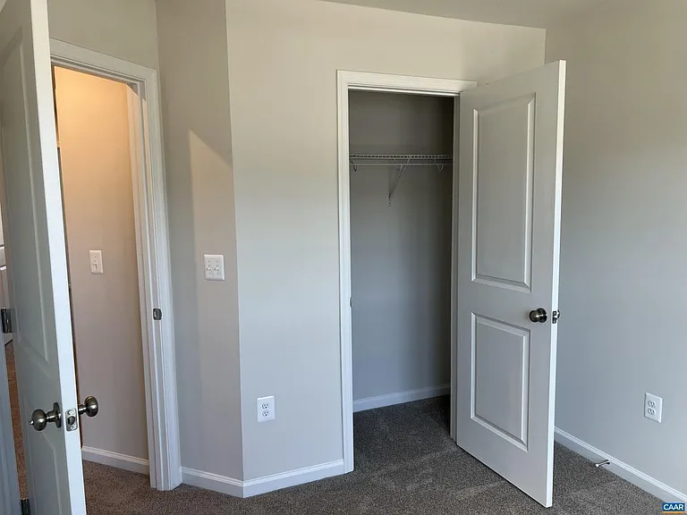 325 Willowshire Ct — Photo 17