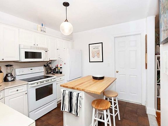 5th image of 205 W 88th St APT 2