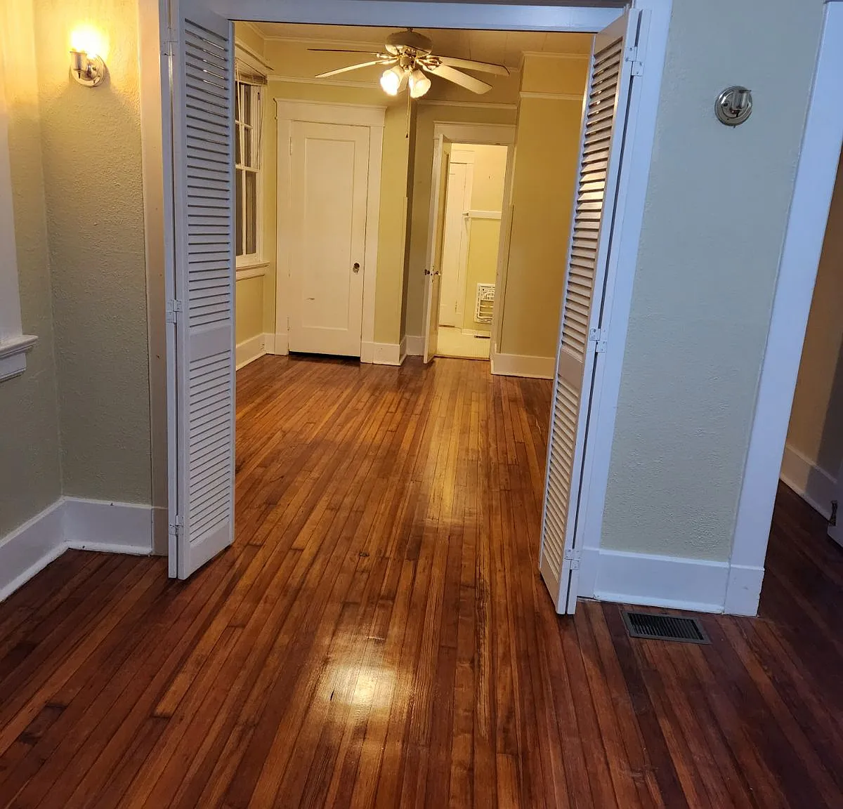 4316-4318 Fontainebleau Dr — Photo 2