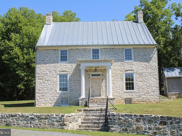 242 Fort Bowman Rd — Photo 1