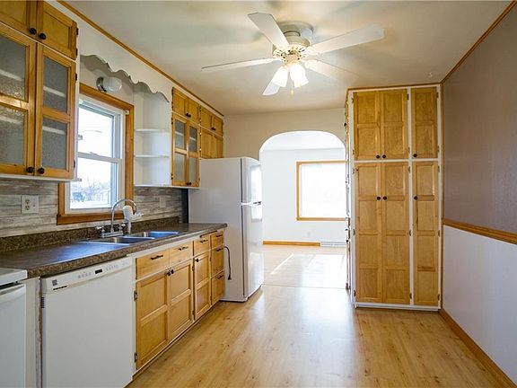 2nd image of 752 STREET